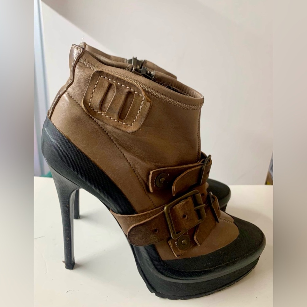 Vintage Burberry Prorsum ankle platform boots size 4
